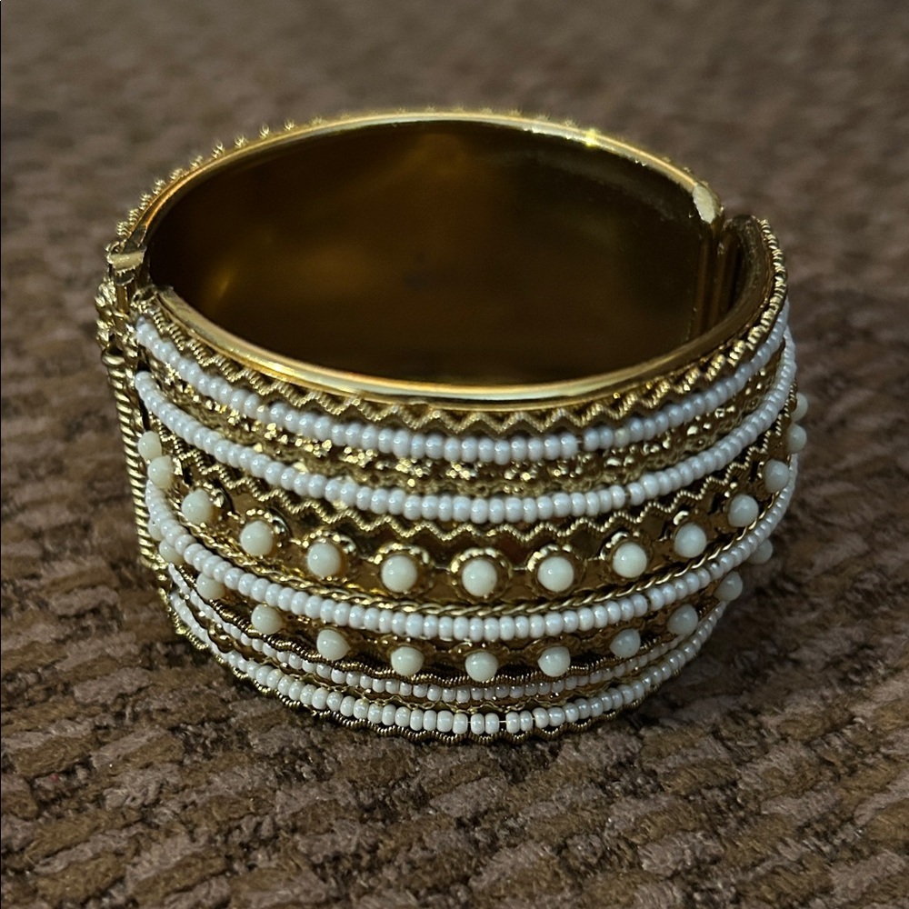 Elegant Gold and White Beaded Bracelet